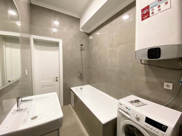Продаю 3-к квартиру (94 м²) в Бишкеке