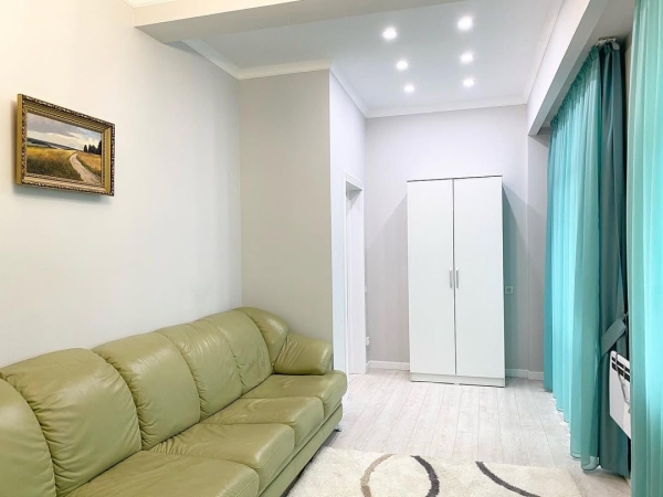 Продаю 3-к квартиру (94 м²) в Бишкеке