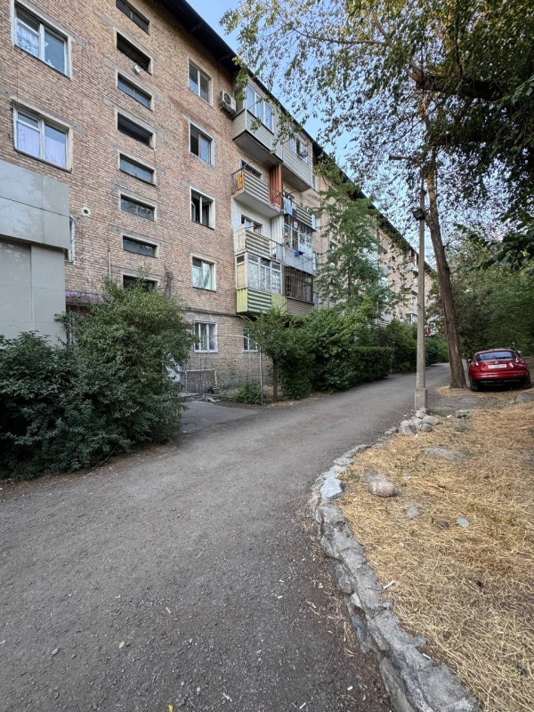 Продаю 2-к квартиру (48 м²) в Бишкеке