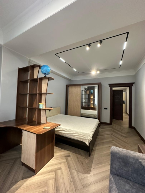Сдаю 3-к квартиру (145 м²) в Бишкеке
