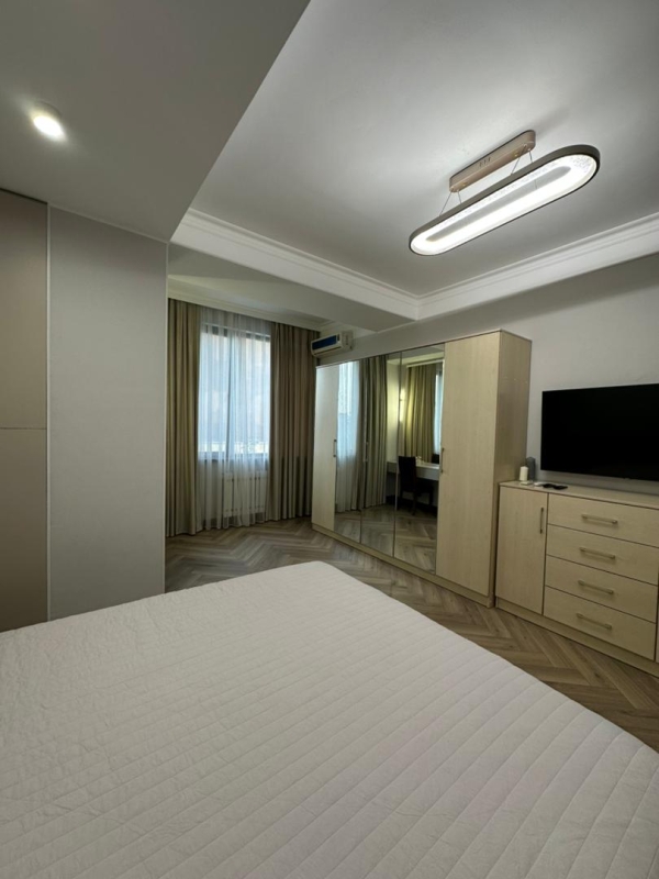 Сдаю 3-к квартиру (145 м²) в Бишкеке