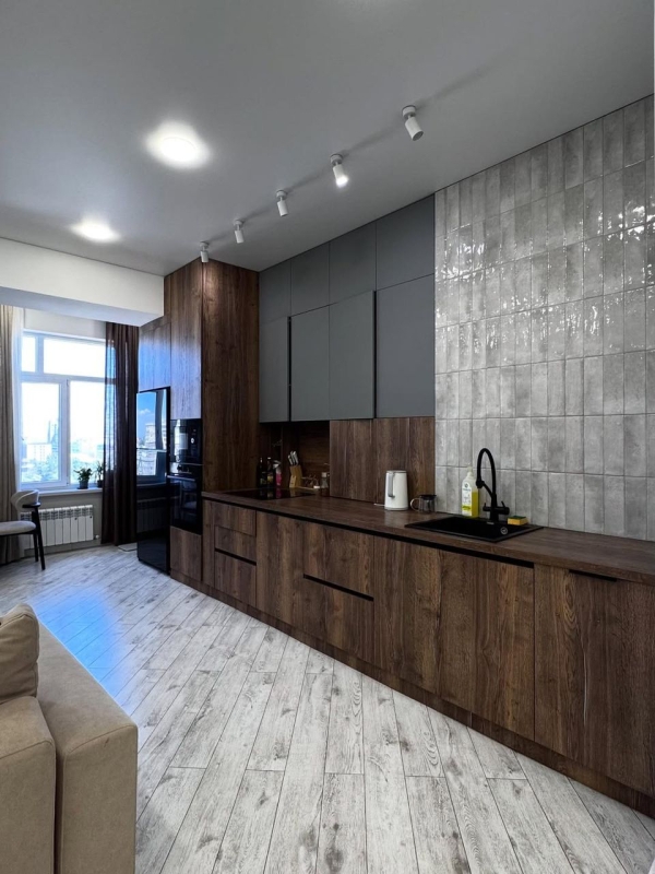 Продаю 3-к квартиру (107 м²) в Бишкеке