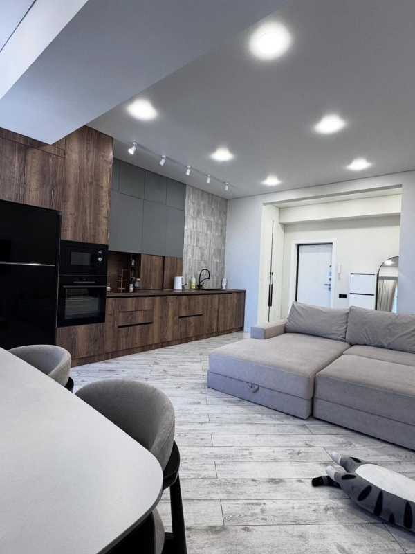 Продаю 3-к квартиру (107 м²) в Бишкеке